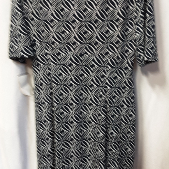 Geometric Black and White Dress - Picture 2 of 3